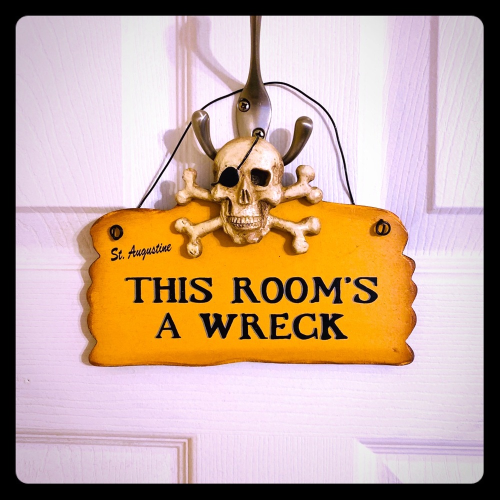 Novelty door hanger St Augustine Pirate theme